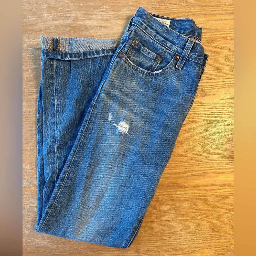 Levi’s 501 Women’s Blue Jeans, button fly. Waist 25 Length 30